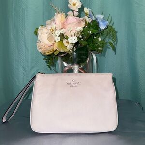 EUC - Kate Spade Chelsea Medium Wristlet
